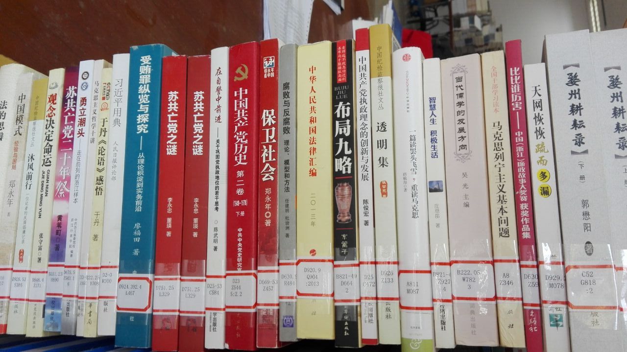杨晓光捐书-3.jpg